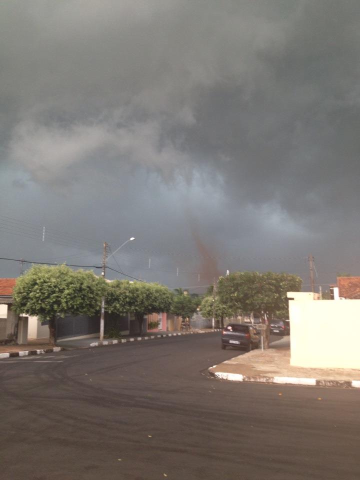 TORNADO2 Imagens falsas da tempestade que passou pela região de Marília atingindo Vera Cruz e Tupã